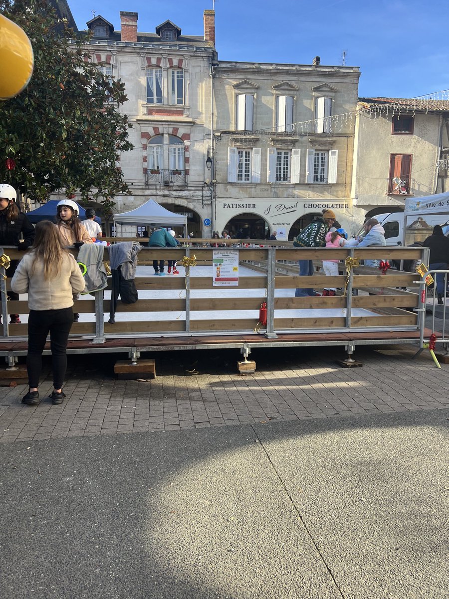 Montaillac's tweet photo. Local town is hosting an ice rink, no charge, helmets and skates provided. They also have extensive free parking all year round. People first.
#labellefrance https://t.co/Evo9gdiEDp