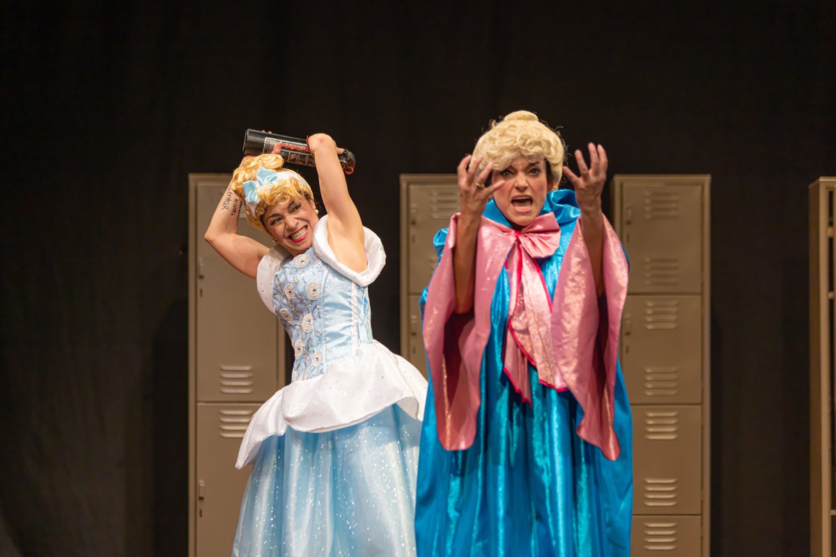 ¡Lo que pasa en Reventadas se queda en la Reventadas! 😂 
REVENTADAS, una comedia políticamente correcta. 
Compra tus boletos aquí: bit.ly/3Ad1dPL 
Martes 8pm, Teatro La Capilla