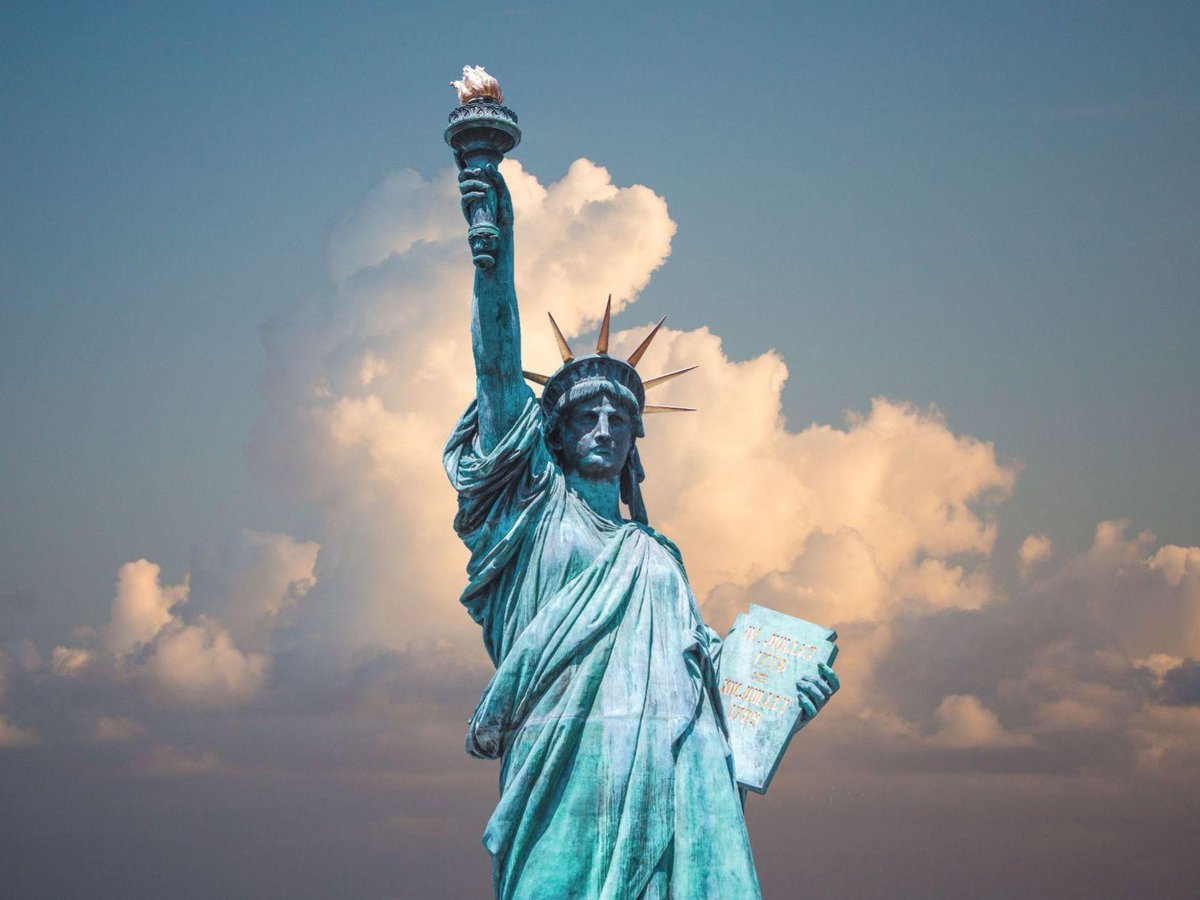 immigrate_us's tweet image. 🗽 Liberty and prosperity go hand in hand in the USA! 🤝 

relocate.global - a social media network for those who want to relocate to the USA and those who hire international talent. Register now! 

#RelocateToUSA #GlobalTalentHub #ImmigrationJourney