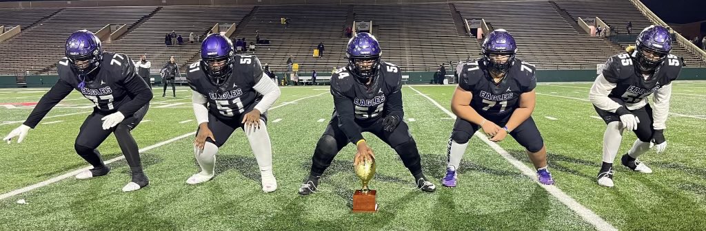 KeyaphaH's tweet photo. Round 3👀!! @CTownEaglesFB
#gorillagang https://t.co/h9BZDKpWx6