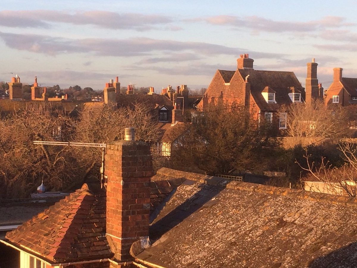 Rye rooftops in November. 💛🧡❤️

We hope you will come to see the winter sun falling on the red bricks of Sussex soon.

For the best room rates at our hotel in the centre of Rye, see thehopeanchor.com #rye #ukstaycation