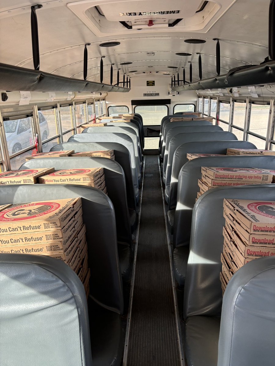 HofmannLynn's tweet photo. Juniors had their annual Godfather’s pizza - parents and juniors made over 500 pizzas in 3 hours @hpccoachwood @HPCSTORM https://t.co/4TbaW52GU8