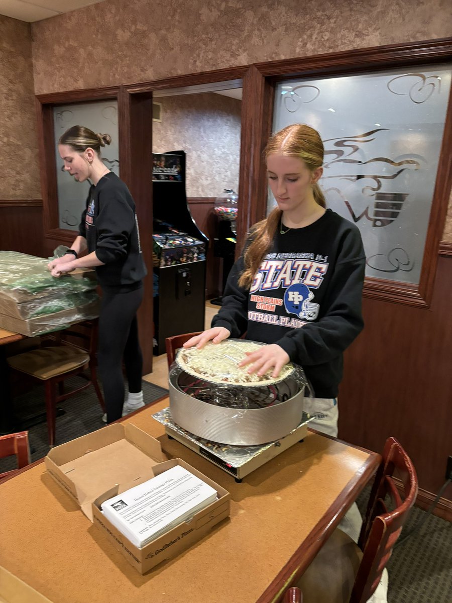 HofmannLynn's tweet photo. Juniors had their annual Godfather’s pizza - parents and juniors made over 500 pizzas in 3 hours @hpccoachwood @HPCSTORM https://t.co/4TbaW52GU8