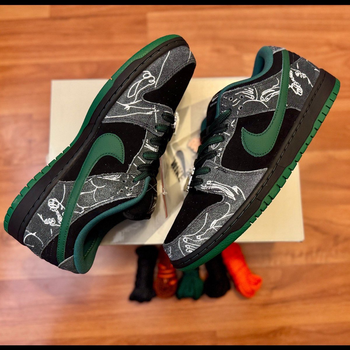 ShoeGameAO's tweet photo. Nike SB Dunk Low x THERE Skateboards ‘Ultra Humanized’🔥🔥🔥
-
-
-
-
-
#OldCop #Sneakerhead #Nike #SNKRS #Dunk #Low #SB #Skateboard #Pro #THERESkateboards #Ultra #Humanized #ShoeGame #KOTD #YourSneakersAreDope #FeetHeat https://t.co/6RHWGChP3V