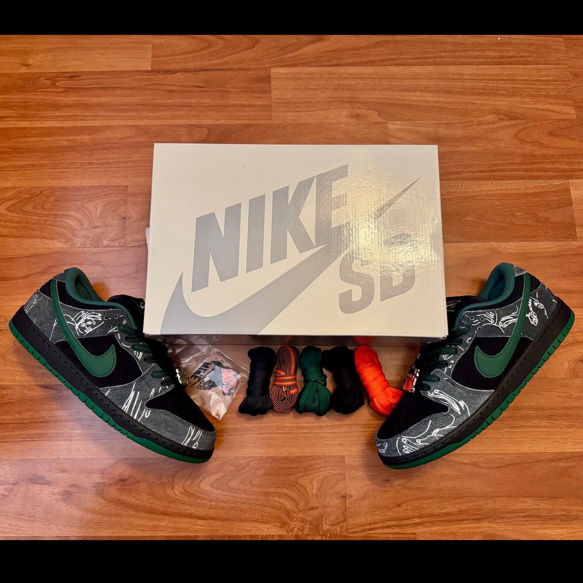 ShoeGameAO's tweet photo. Nike SB Dunk Low x THERE Skateboards ‘Ultra Humanized’🔥🔥🔥
-
-
-
-
-
#OldCop #Sneakerhead #Nike #SNKRS #Dunk #Low #SB #Skateboard #Pro #THERESkateboards #Ultra #Humanized #ShoeGame #KOTD #YourSneakersAreDope #FeetHeat https://t.co/6RHWGChP3V