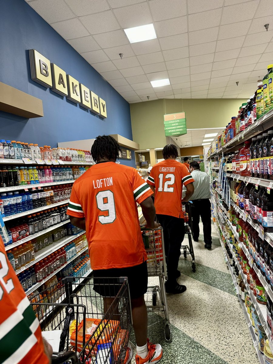 ChristyChirinos's tweet photo. Always one of my favorite days of the year, Canes Day of Giving, where the Canes shop for, and prepare, Thanksgiving meal boxes for some very special South Florida families. ๐งก๐ https://t.co/d5qfbGusAd