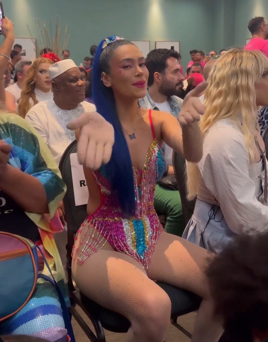 miramalosojos's tweet photo. tô babandooooo ela tá t��o gata 

UNNAX NA PARADA LGBTI https://t.co/JQN24K6kcp