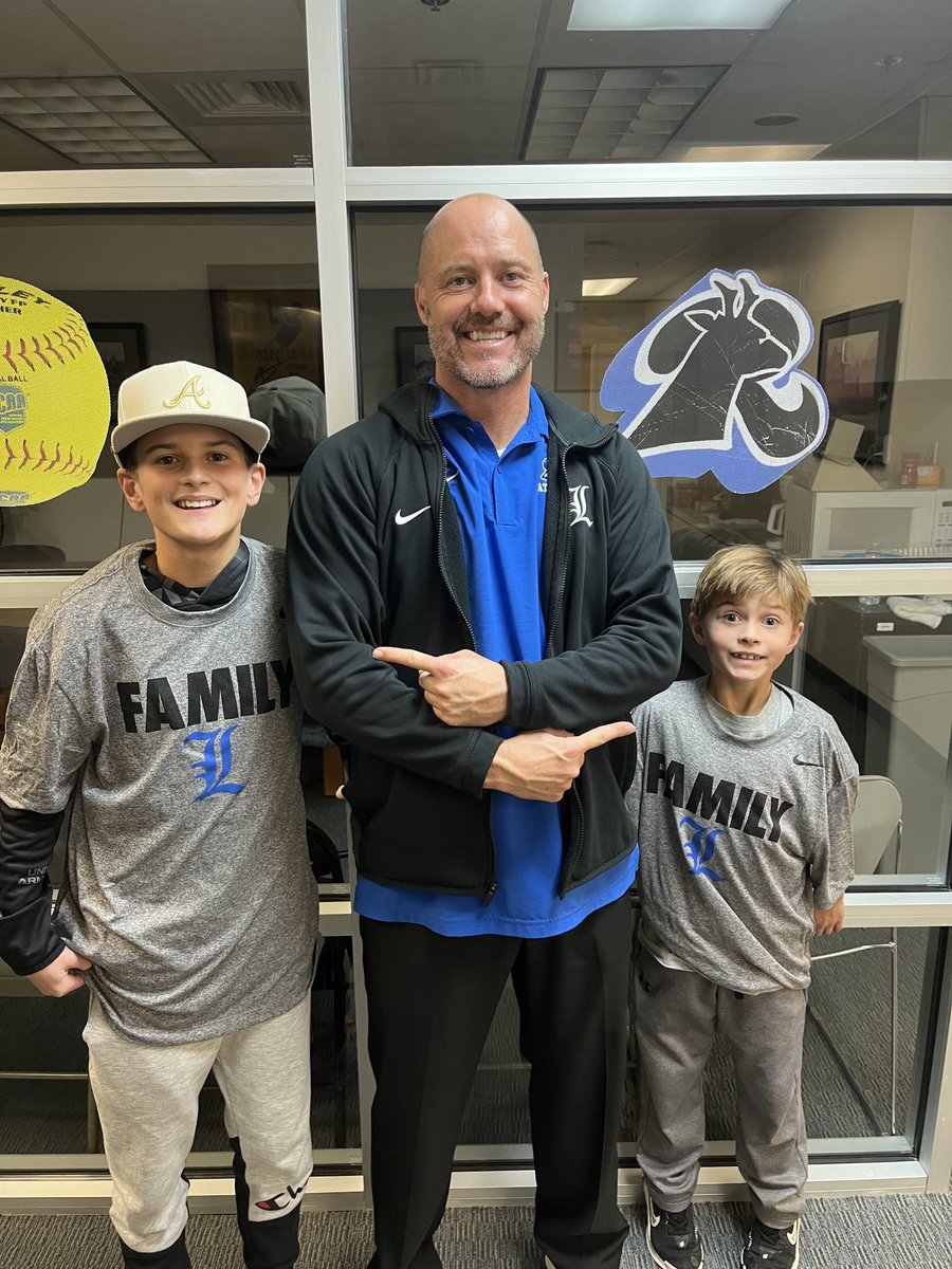 jaxon autry (@jaxonautry) on Twitter photo Week 14 <a href="/LopesBasketball/">Lamar CC Basketball</a>. Thanks to friend/mentor <a href="/ClutchLes25/">Mark Leslie</a> talk with our guys about being “relentless”Big thanks to <a href="/WTCBasketball/">Western Texas College Basketball</a> for a great tournament. So gratefull for my friend and hero Coach Lewis Orr for taking time to watch our guys play.
Tipi and Pax!! Work to do!! Week 14 <a href="/LopesBasketball/">Lamar CC Basketball</a>. Thanks to friend/mentor <a href="/ClutchLes25/">Mark Leslie</a> talk with our guys about being “relentless”Big thanks to <a href="/WTCBasketball/">Western Texas College Basketball</a> for a great tournament. So gratefull for my friend and hero Coach Lewis Orr for taking time to watch our guys play.
Tipi and Pax!! Work to do!!