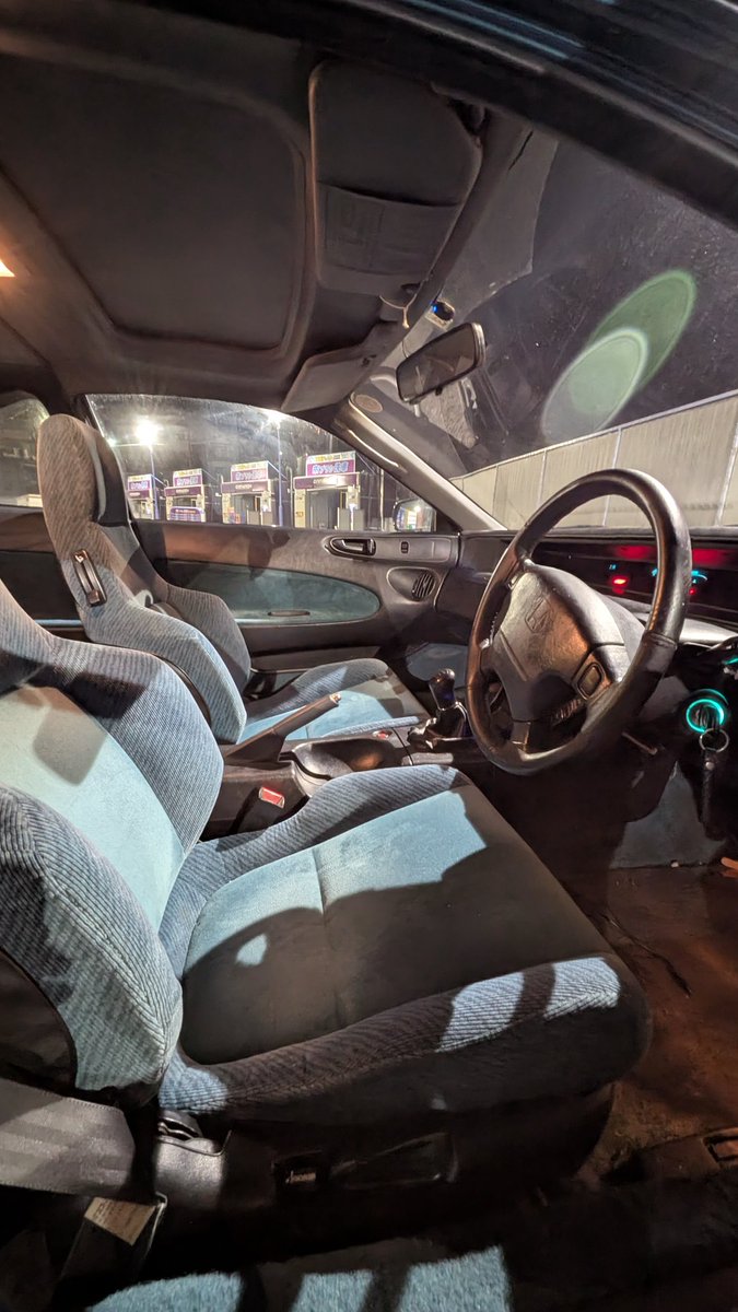 ひがし tweet media