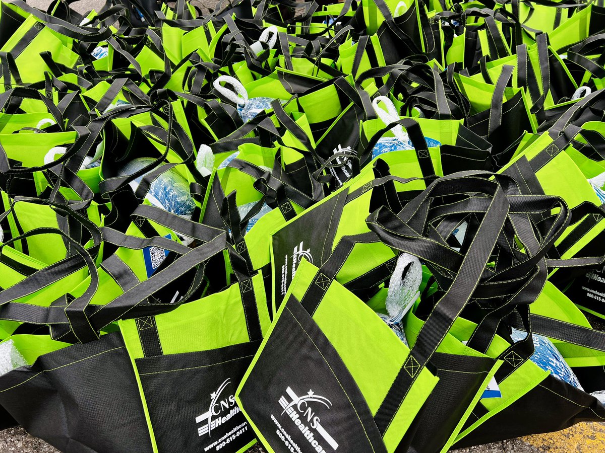 SheriffRaphael's tweet photo. The Wayne County Sheriff’s Office assisted CNS Healthcare with their annual turkey giveaway. Our team never misses an opportunity to show up for a worthy cause. https://t.co/Eo6VIeqlkq