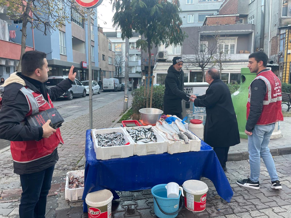 bedirhanogluvan's tweet photo. Esenyurt'ta Samsun İl Başkanımız Mehmet Özdağ ve Atatürk Mahallesi Mahalle Başkanımız Tugay Arslan ve mahalle komitemiz ile birlikte Atatürk Mahallesi esnaflarını gezdik. Esnaf rahatsız, iradelerine sahip çıkılmasını istiyor, kayyımı kabul etmiyor. Az önce de dediğim gibi sonuç alıncaya kadar mücadeleye devam edeceğiz. Esenyurt halkının iradesine sahip çıkacağız. Ahmet Özer yalnız değildir.