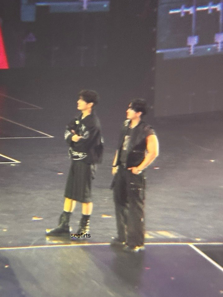 seoflrts's tweet photo. trying to get decent photos of my ults but all i have is a zoom lens, shaky af hands, and a dream https://t.co/qba2LQerAY