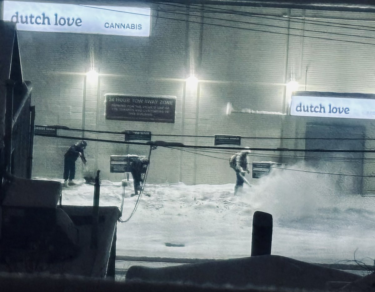 garybtvnews's tweet image. 5:48 am. -21 Celsius (+WC). Mission District in Downtown #Calgary. How did you start your Sunday morning? #ChillyWeather #YYC #Alberta #Canada