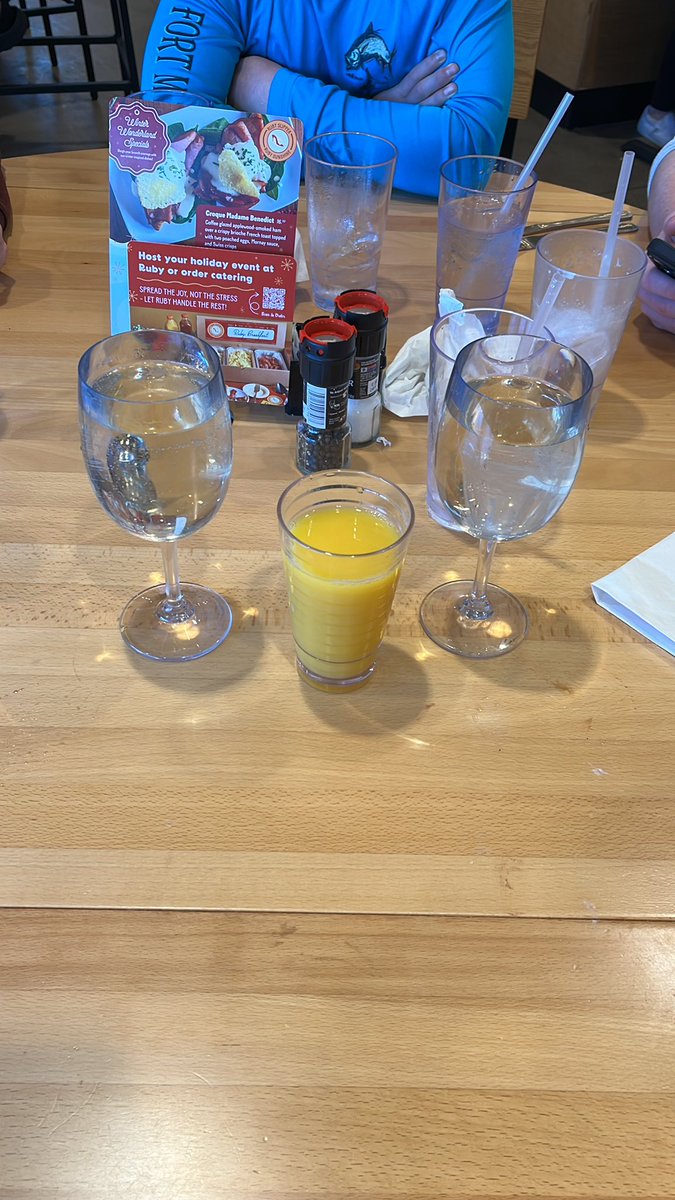 yay_nay_2gay's tweet image. #rubysunshine #mimosa #Brunch I will have to say I have been all over the world and had mimosas. This is poured out of a Keg!!! Who does that. Super flat, no taste. Feel sorry for the server as he has to explain. This gets 5 Nays #4Nays from the gays.