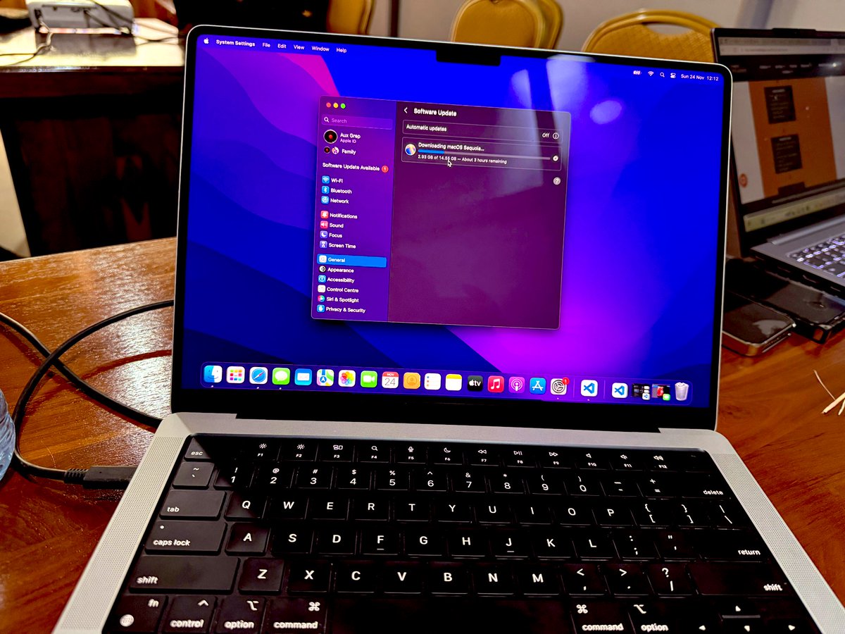 Mshikaji wangu <a href="/ally_ndimbo/">Ayeem Ndimbo</a> aliniambia kaka embu nusa mac pc hutotoka , nimeamini aseeee 

Nikasema nivuute angalau 2021 M1 pro ya 16GB aseee

Nimeweka vms leo kama zoteeee , aseee hawa jamaa kwenye memory management wanajua.