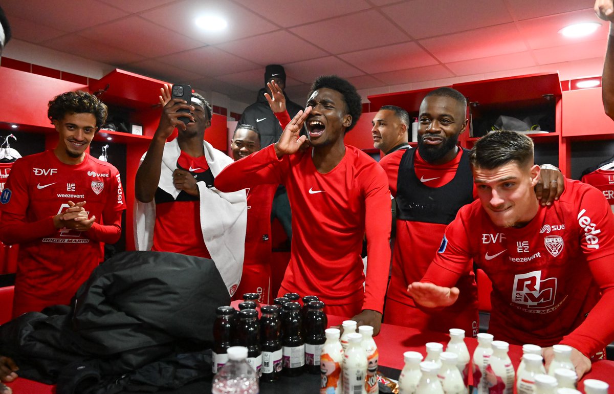 DFCO_Officiel's tweet photo. 📸😍

On se revoit très très vite la #TeamDFCO 🫶

#DFCOFCV https://t.co/UXP36CHFEZ