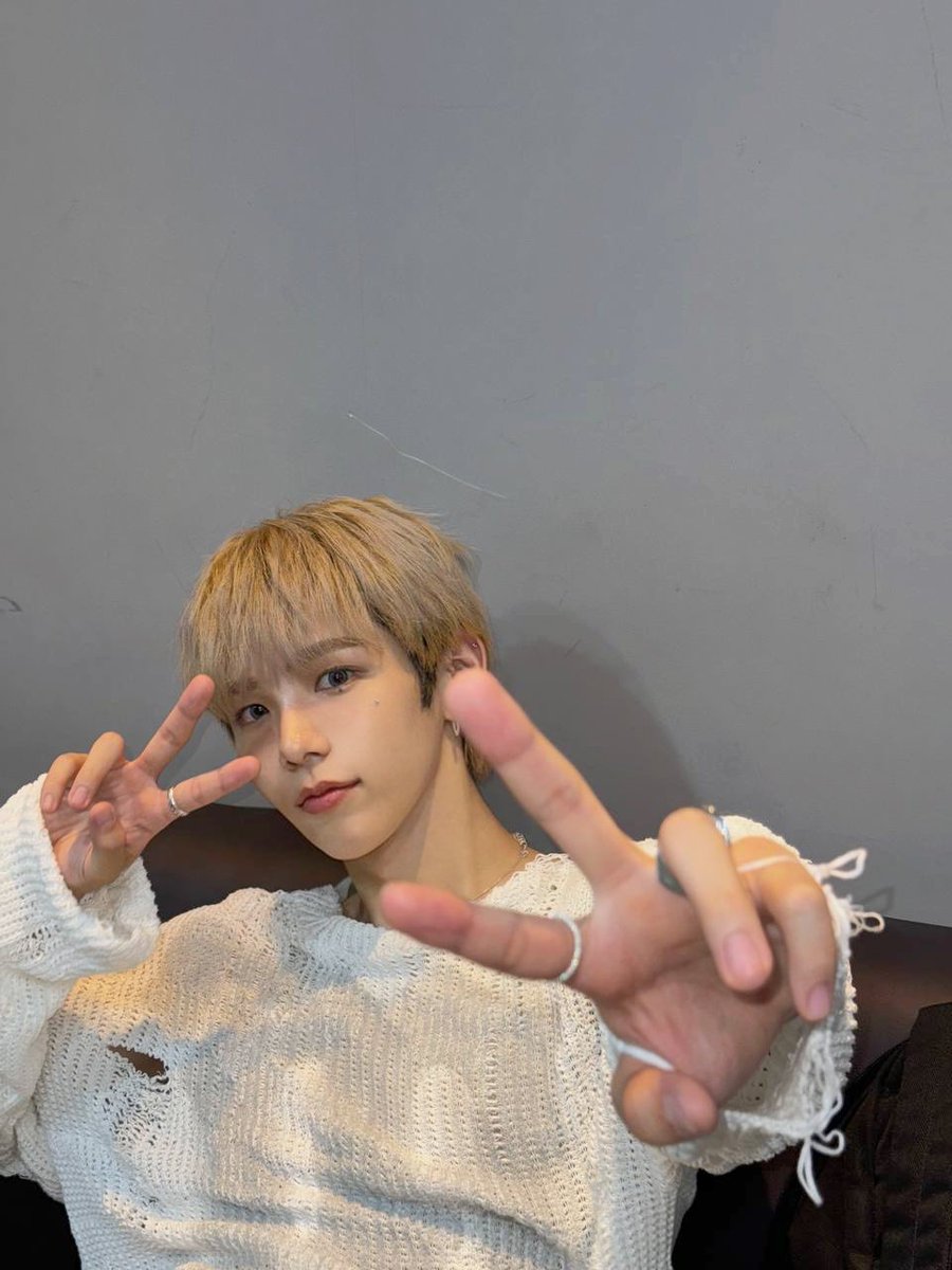 hannibreeze's tweet photo. amazing performances!! i have known the artist and idol shotaro for around 4 years now and everyday i've been so thankful for your hardwork and for the person

WE HAVE SHOTARO IN OUR TEAM
#OurPrideShotaro
#이것뭐에요_타로생일이에요
#OurSunshineShotaroDay
#RIIZEにはSHOTAROがいるǃ https://t.co/ZF5xDaTGcL