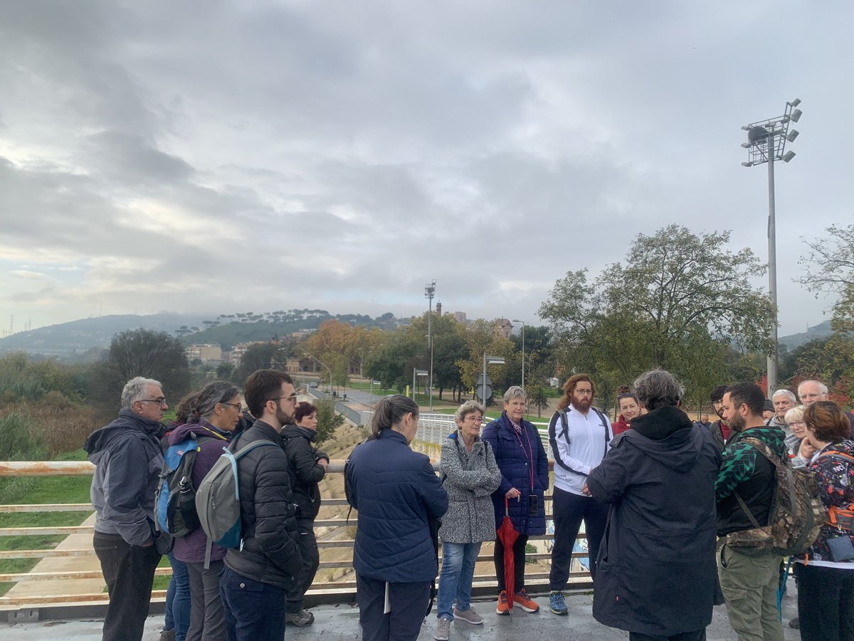 eferrerpont1's tweet photo. La visita al #riuBesòs del #GLBBLl de @FloraCatalana, acompanyats per en @marcmontlleo, ens ha permès constatar el predomini de formacions vegetals poc estructurades i de baixa diversitat florística: canyars, canyissars, prats, i herbassars ruderals (1/3) https://t.co/6ag9fLO09G