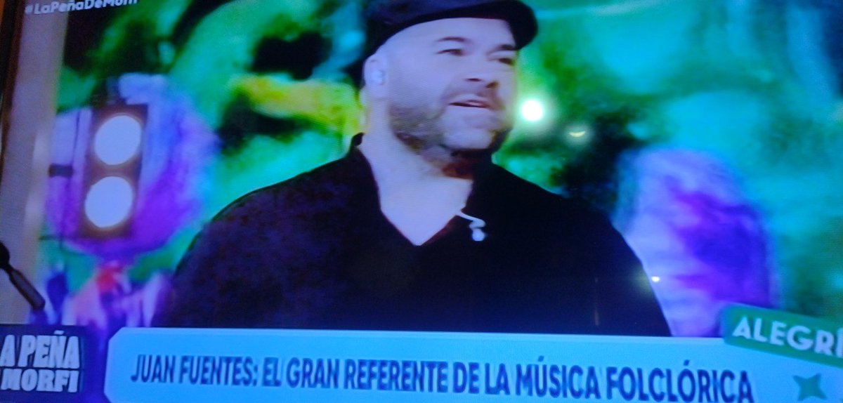 Escuchando en familia al crack <a href="/eljuanfuentes/">Juan Fuentes</a> en la Peña de Morfi. La voz que nos atraviesa el corazón. Abrazo grande y éxitos!