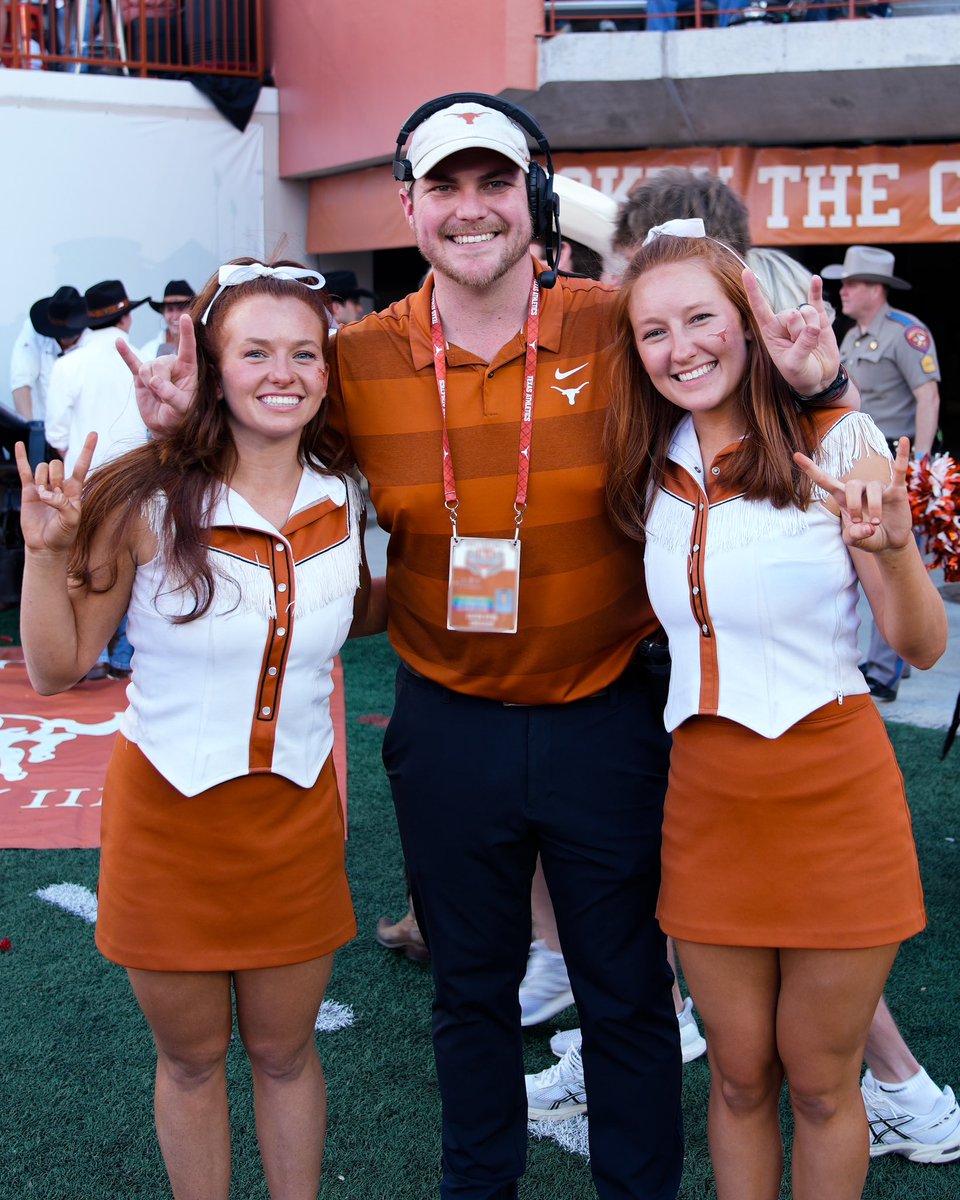 Happy Senior Day to “Rating 🤘⤵️ in Arkansas” intern extraordinaire and Executive Producer Megan and Host Julia! 

Time for episode 2 this week? 🤔

#HookEm