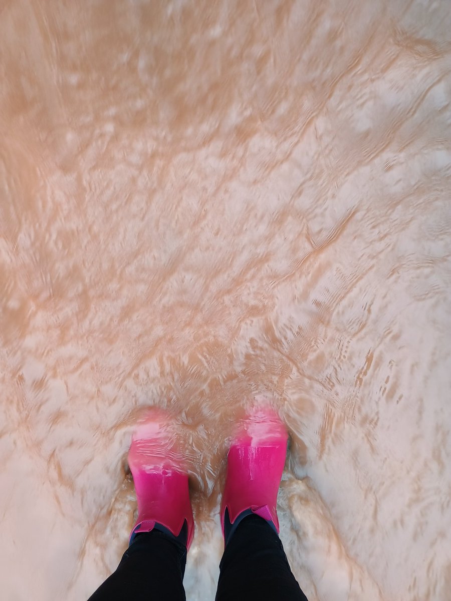 Went out to check on the road earlier. Our lane had turned into a stream.  Some of our neighbours up the lane have been flooded .  #StormBurt