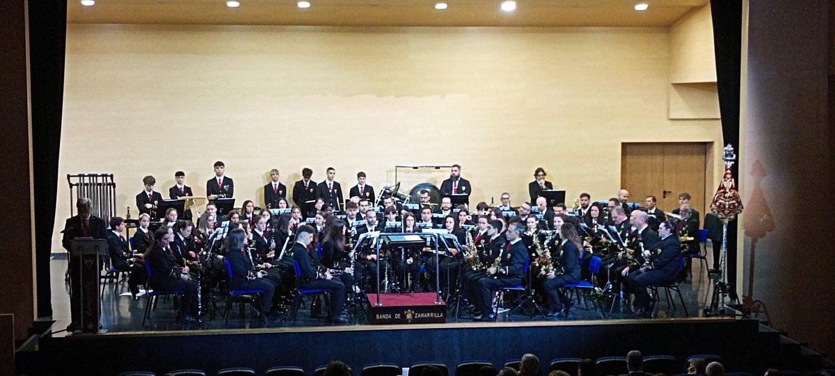malagadiurna's tweet photo. Felicidades a la @BMZamarrilla por su extraordinario concierto de Santa Cecilia 2024. Su dedicación, talento y precisión fueron evidentes en cada obra, dejando una profunda impresión. Gracias por brindarnos una noche llena de emoción y excelencia musical. 
¡Enhorabuena!🌹🎼 https://t.co/7tIrEasTQp