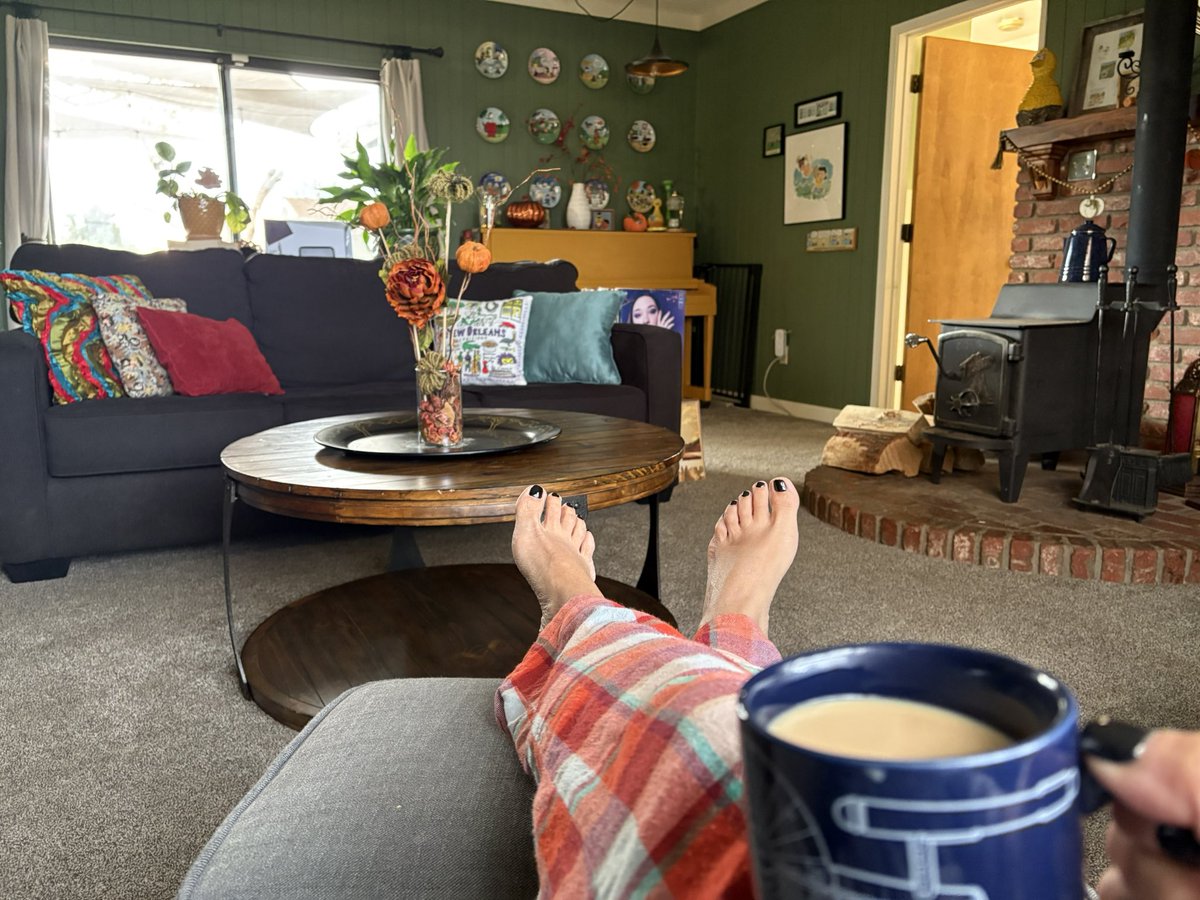DrJazmineLFrias's tweet image. Day 24: Grateful for moments like this when I feel content and at peace. Sipping on @kavatcoffee by @serjtankian in my @StarTrek mug and enjoying the scenery outside and in my @Snoopy and @sesamestreet filled favorite Green room ❤️ #GratitudeSnaps #EclecticSpaces #NerdCulture