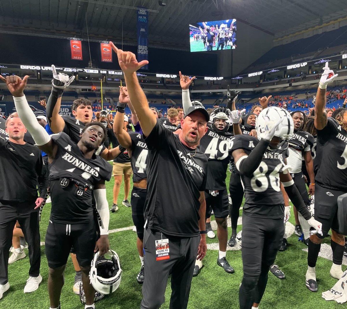 This season keeps getting better and better despite tons of injuries. Credit to our Coaches, Staff, and our Players for fighting on.  Great picture from <a href="/theJJPerez/">JJ Perez</a>