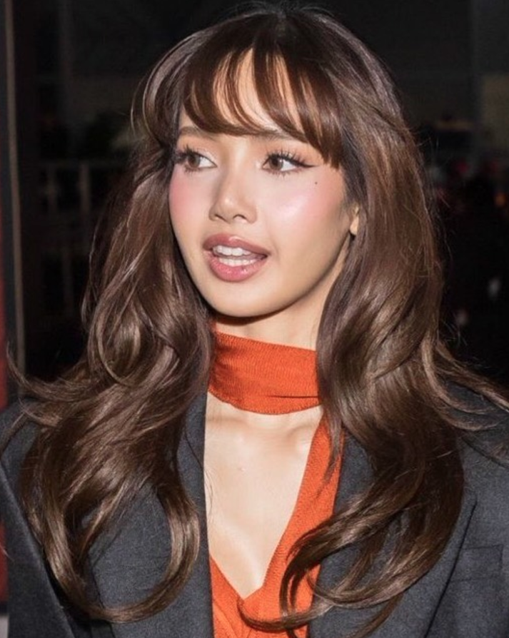 AboutMusicYT's tweet photo. Lisa serves at the F1 Las Vegas Grand Prix. https://t.co/bEDJFCMrT0
