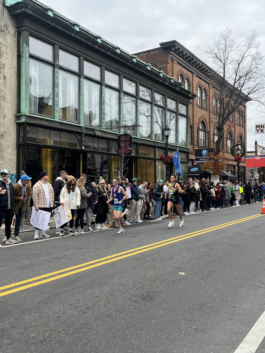 Marathon debut was a success !! Fell
Off the pace a bit last 7 miles but to complete 26.25 for the first time is an achievement in itself ! Awesome day! Thank you Philly !!