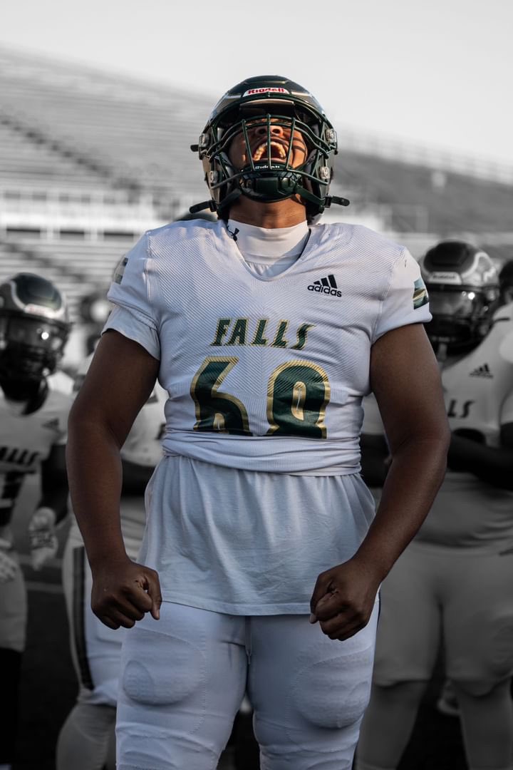 Lawrence_scott5's tweet photo. Unfortunately my senior season has come to an end going 9-3. I want to thank all the football coaches for helping me develop as a player and a teammate‼️‼️ https://t.co/KmYmgRfx3h