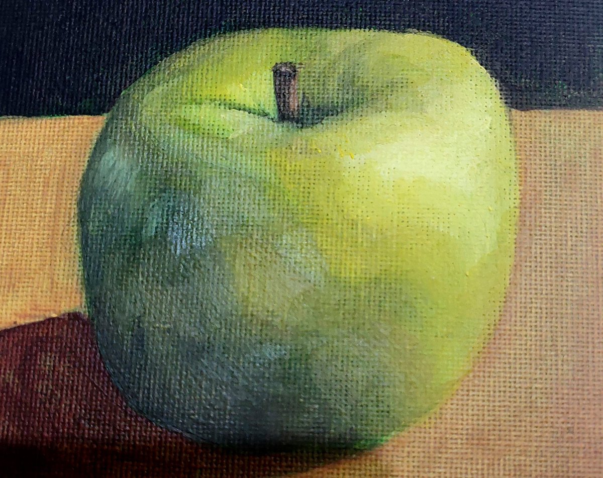 calinanix's tweet photo. So I've just started learning oil paint and realistic painting,,, My brain is so not used to this 💀💀💀 I get surprised for a millisec once in awhile because like wtf is an apple doing on my table https://t.co/Olue7JsiZ2