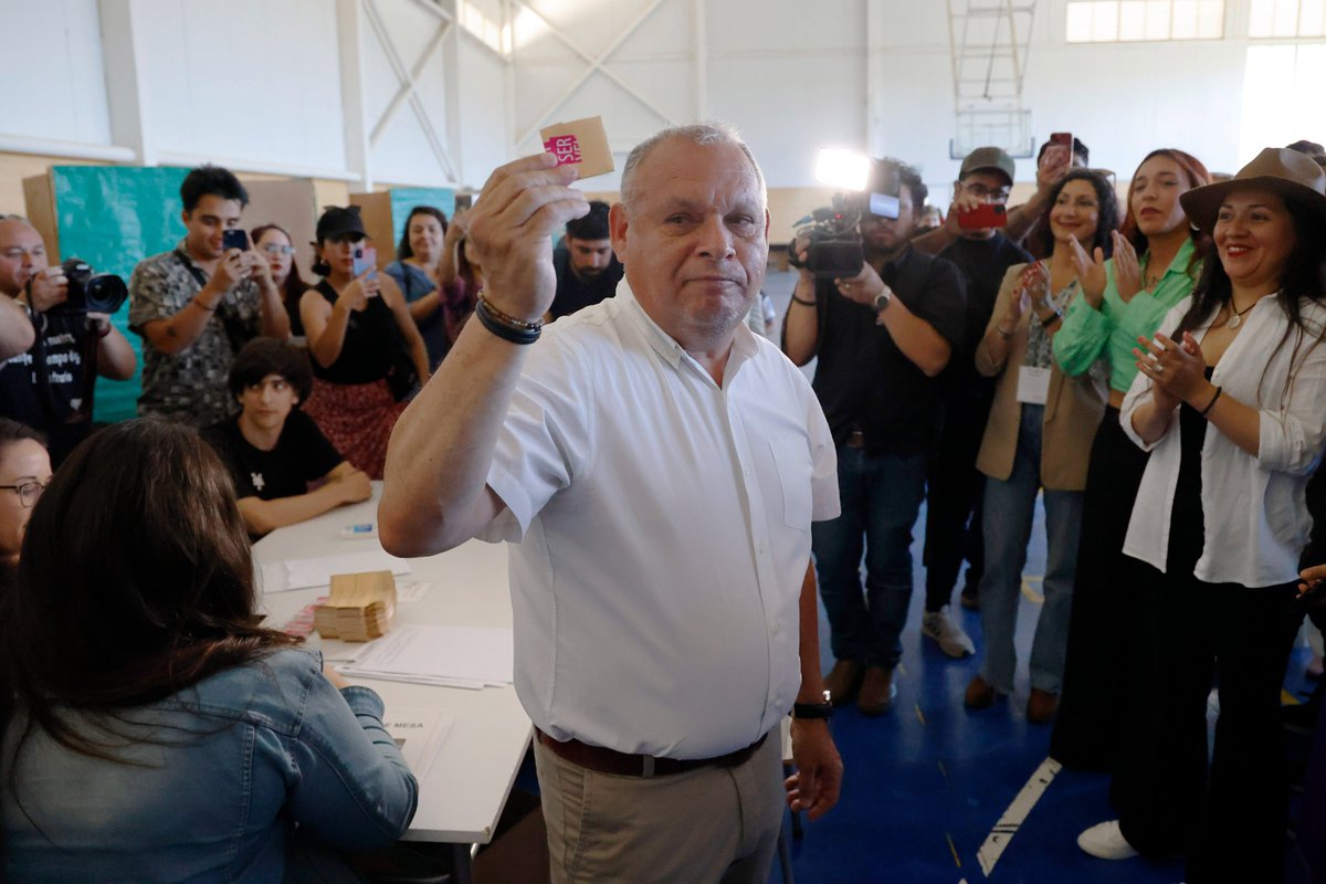 [MINUTO A MINUTO🗳️] Rodrigo Mundaca, candidato a la reelección como gobernador de Valparaíso: Estamos tranquilos, con la certeza de lo realizado durante más de tres años #CooperativaContigo tinyurl.com/297tlbn8