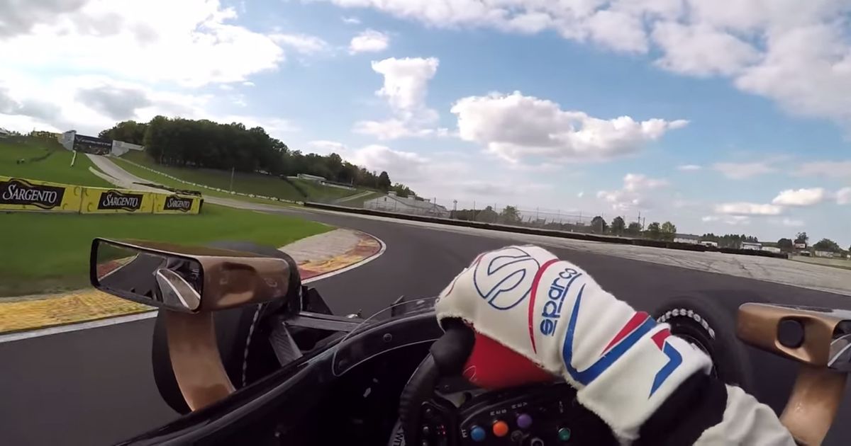 daVideoGlasses's tweet image. Drive fast, record easy! Wear our video recording sunglasses next time you hit the track! 🕶️ #CarRacing #SpeedMoments #CaptureTheAction #VideoSunglasses #RaceDay