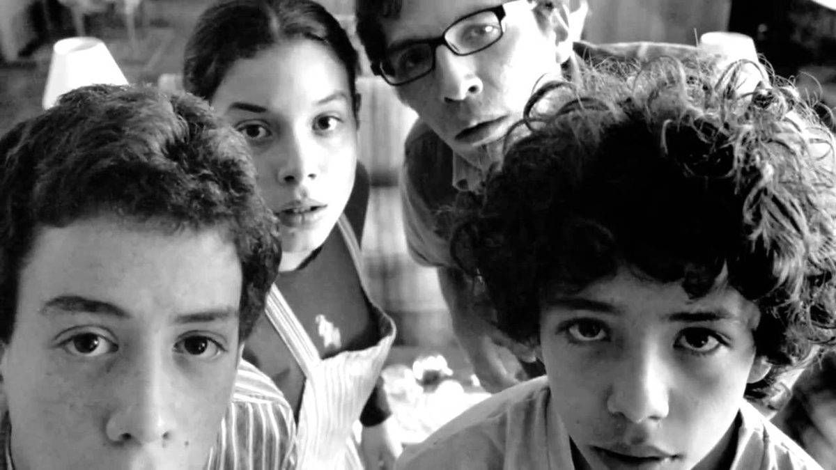 lakrmen's tweet photo. Cuando se estrenó Güeros, Temporada de Patos estaba cumpliendo 10 años. Dónde está mi película mexicana indie coming of age en blanco y negro de 2024?! 🫵 https://t.co/b9XaqiUbER