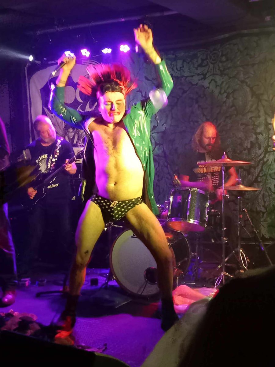 Just a reminder babes, we're fucking this dystopian nightmare site off for #Bluesky ! Join us there &gt;&gt; bsky.app/profile/riteso…

  #xodus #fuckmusk #fucktwitter #goodbye #followus