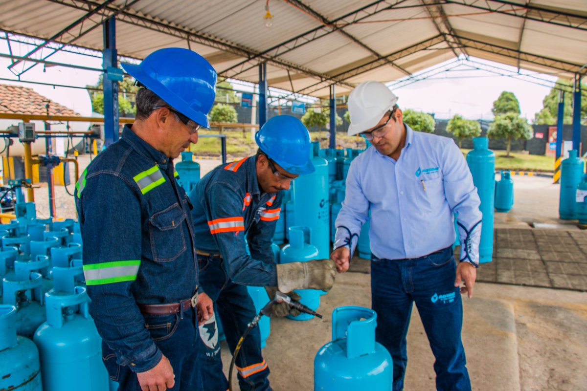 GasnovaCo's tweet photo. #SomosGLP Nuestra afiliada #RAYOGAS tiene cobertura nacional y cerca de 400 colaboradores, con presencia regional en Bogotá D.C., Cudinamarca, Boyacá, Eje Cafetero (Quindío, Caldas y Risaralda), Meta, Tolima y Huila. Más información 👉 https://t.co/pdESDvaCrr https://t.co/tFFvnOhLaK