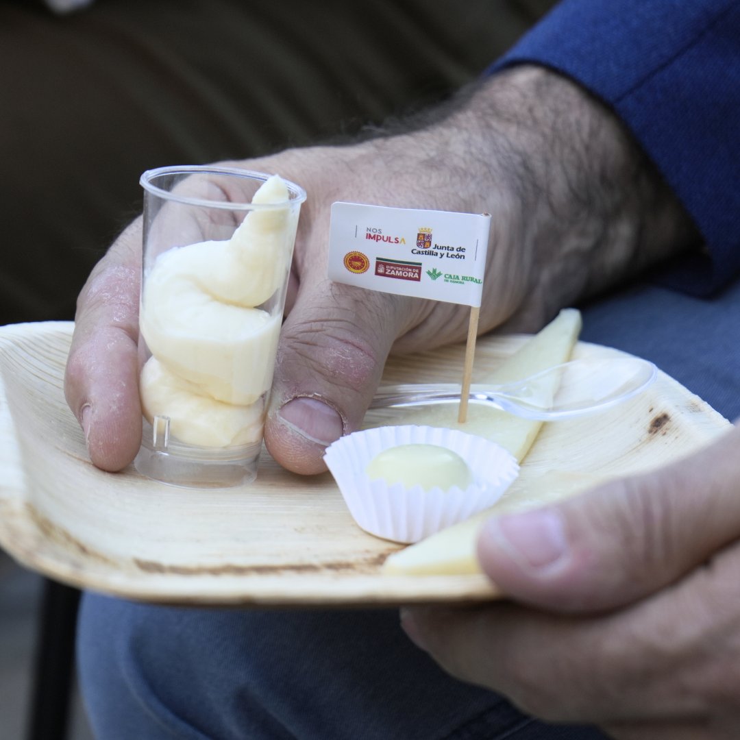 Las catas fueron una de las actividades que más triunfaron en la pasada edición de #Fromago2024. 

Una pequeña selección de entre las 1.200 clases diferentes de quesos que pudimos probar y disfrutar 👏🏻