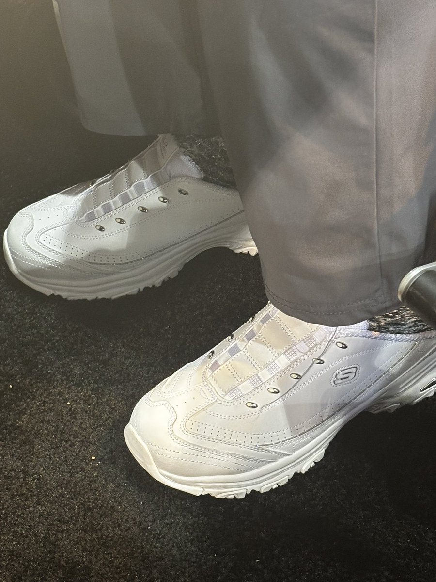 _DrG0TH's tweet photo. grandma stepped out in her bday crisp as fuck #NoCrease https://t.co/cpwFhB0H6m