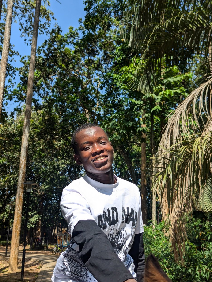 DruxAMB's tweet photo. I met Oscar today, a legendary horse that has been of service for around 11 years now 

who knows Oscar from Ibadan Nigeria here?