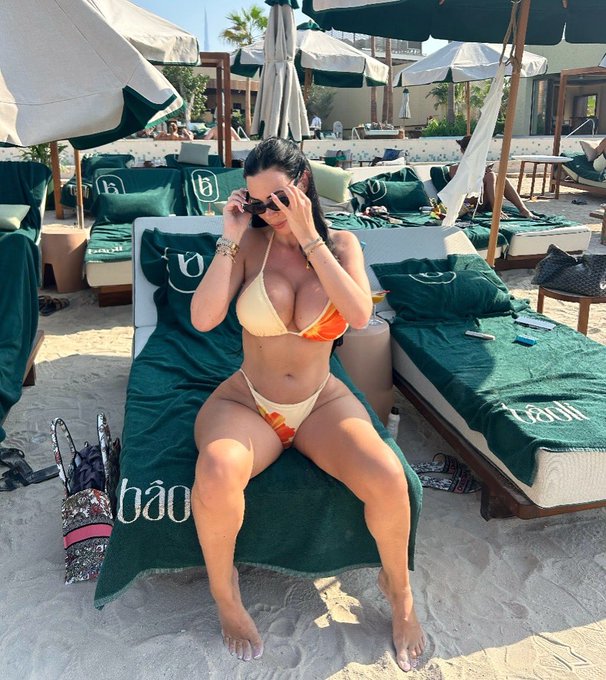 Watch Yvonne Bar's leaked NSFW photo on TwXstars