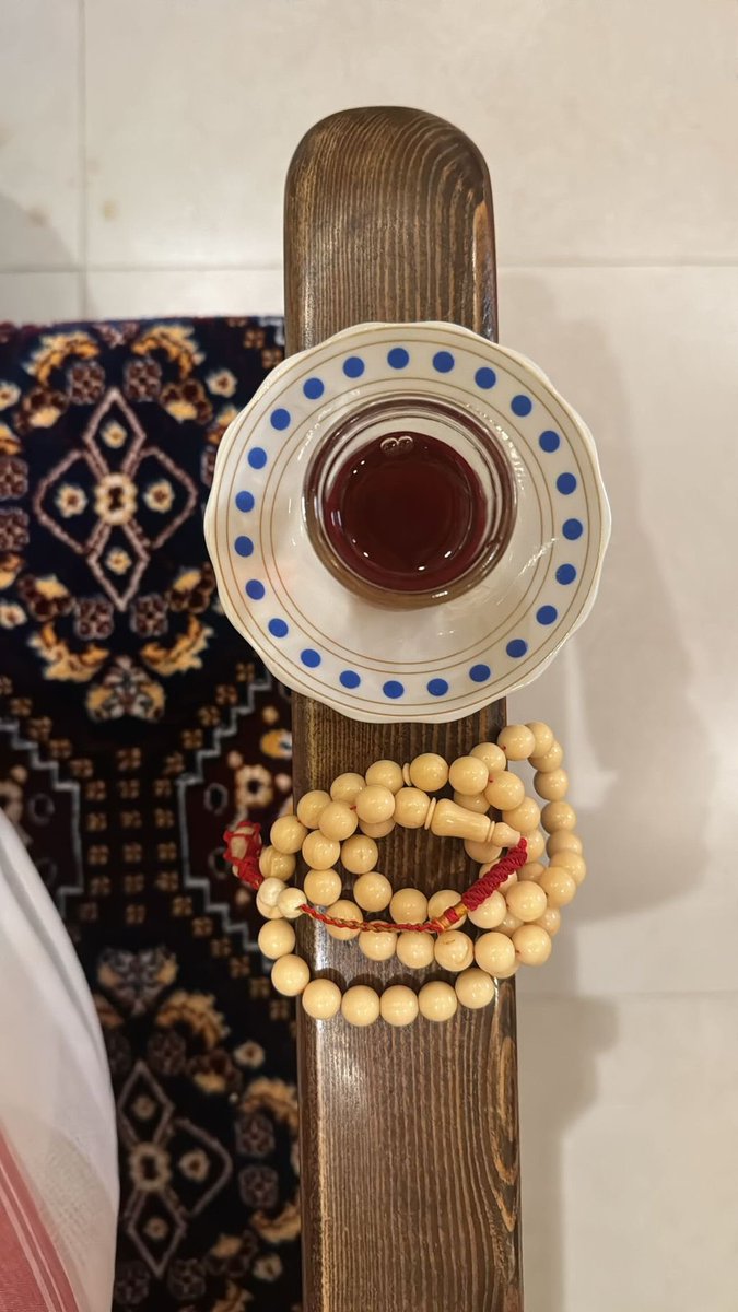 "تمرّ الهقاوي بين ليْل الحكي و النّور 
وأنا ما معي غير أنت واسمك وموضوعك"