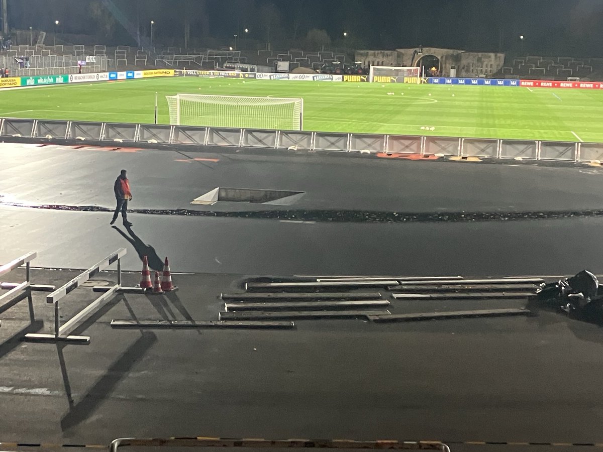 ⁦<a href="/maverickwhites/">Maverick Whites</a>⁩ Back to sanity and it doesn’t get more old school than this. Dortmund’s Rot Erde stadium for Dortmund 2 v Ezebirge Aue (Div 3 I old money) 400 away fans have made the 500km journey for a 7.30pm ko