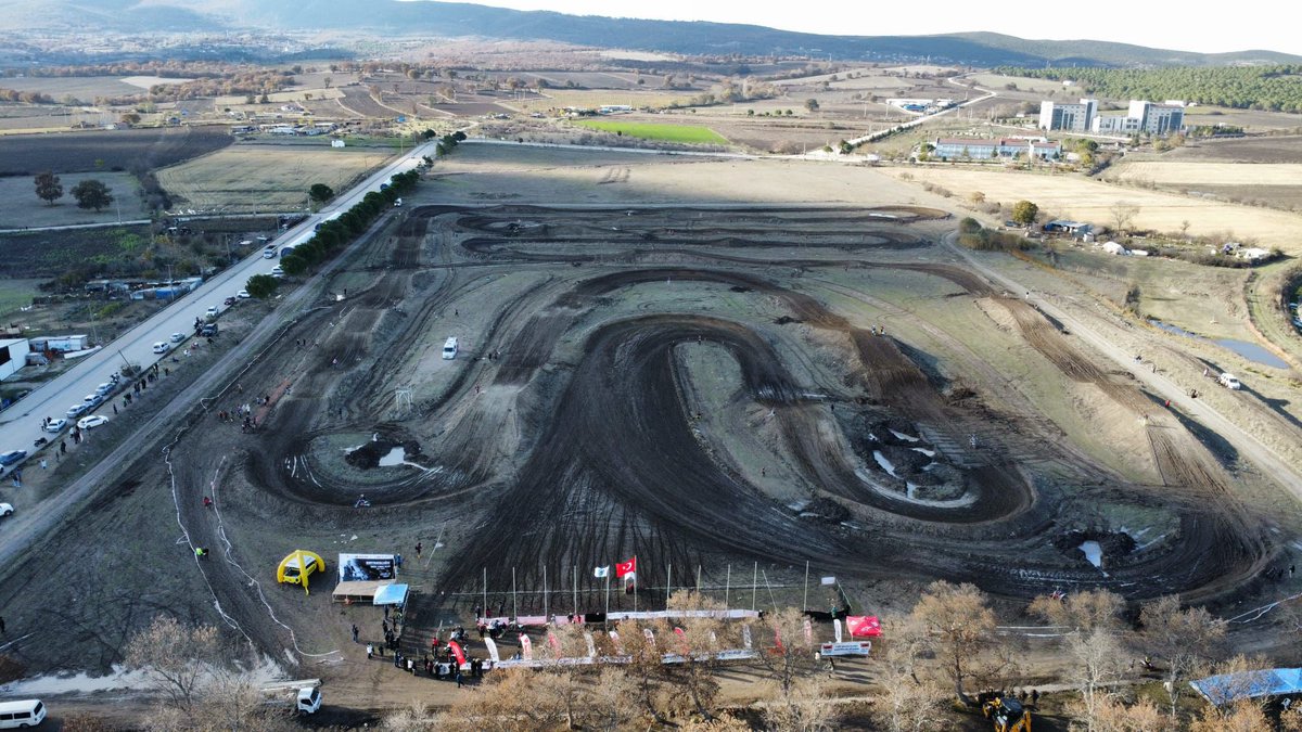 gondak1999's tweet photo. GÖNDAK olarak görevli olduğumuz motocross yarışlarında, Karşıyaka mah. pist yolunda meydana gelen 2 araba ve 1 motorun karıştığı, 2 yaralının bulunduğu kazaya ilk yardım müdahalemizi yaptık.Yaralı vatandaşlarımıza geçmiş olsun dileklerimizi iletiyoruz.
#Göndak
#Akdf
#Motocross https://t.co/BwUvtex1IF