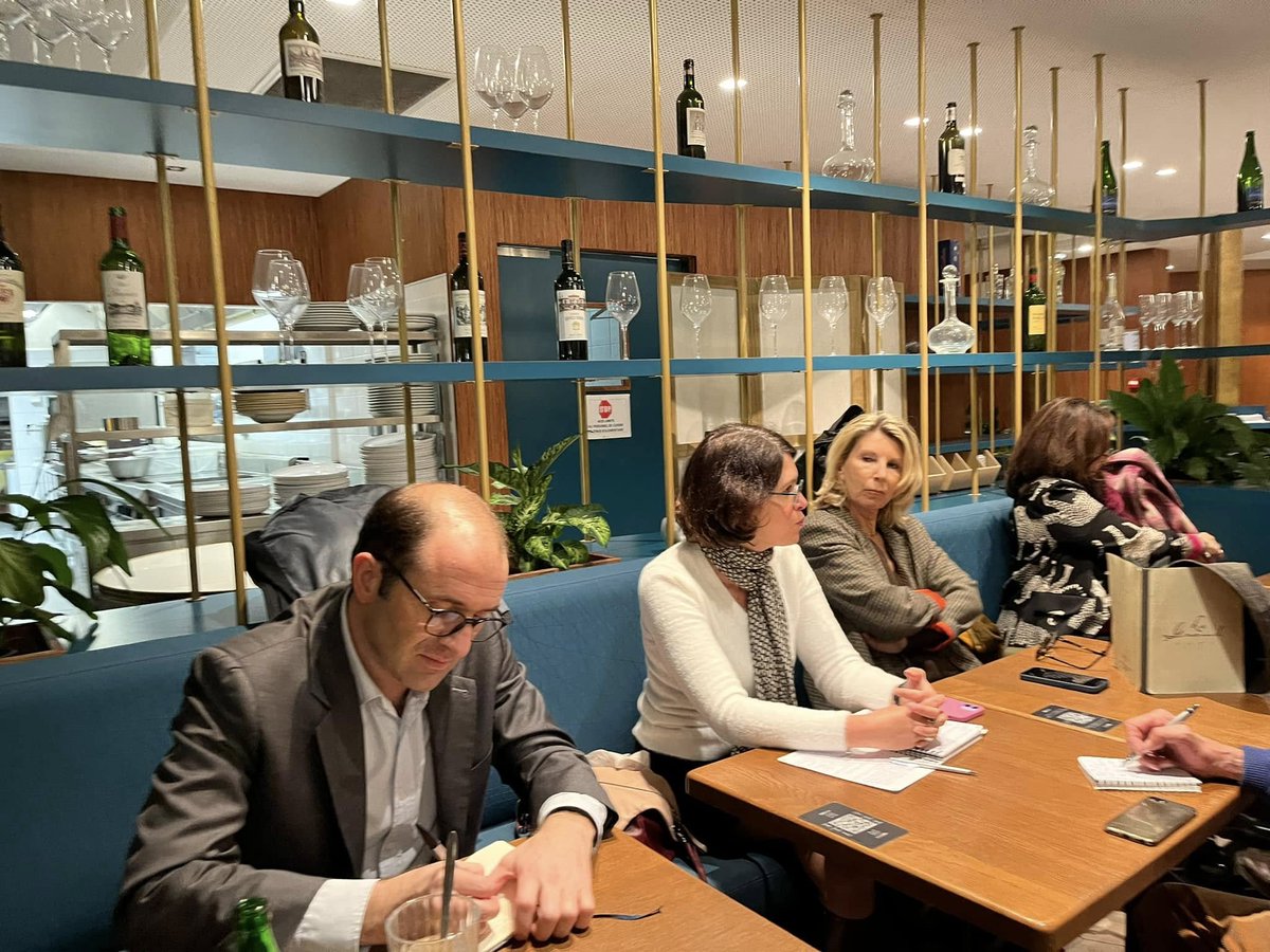 LRGironde's tweet photo. Christine Errera la déléguée de la deuxième circonscription a réuni le comité jeudi.
C’était le moment d’échanger sur l’actualité et la vie du territoire.
#LesRepublicains #LR33 #circo3302 #LesRépublicainsGironde https://t.co/pGurKWzXJu