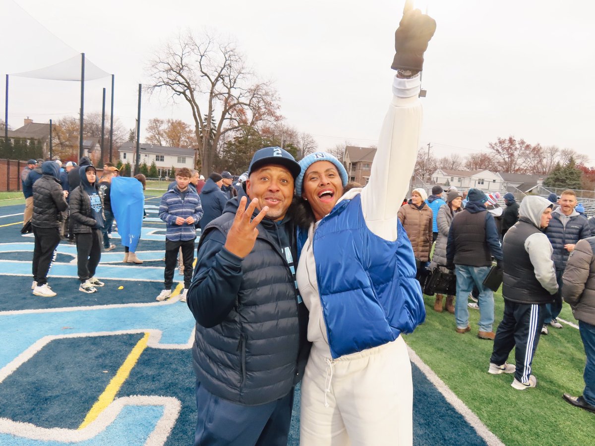 AlvordR's tweet image. Last HS home game for @GarrettReese206. So proud of you, son! You have blessed us with some amazing memories. Next up, let’s go get a 3rd state title. #GoRoadRunners #thereesesgot4statetitles