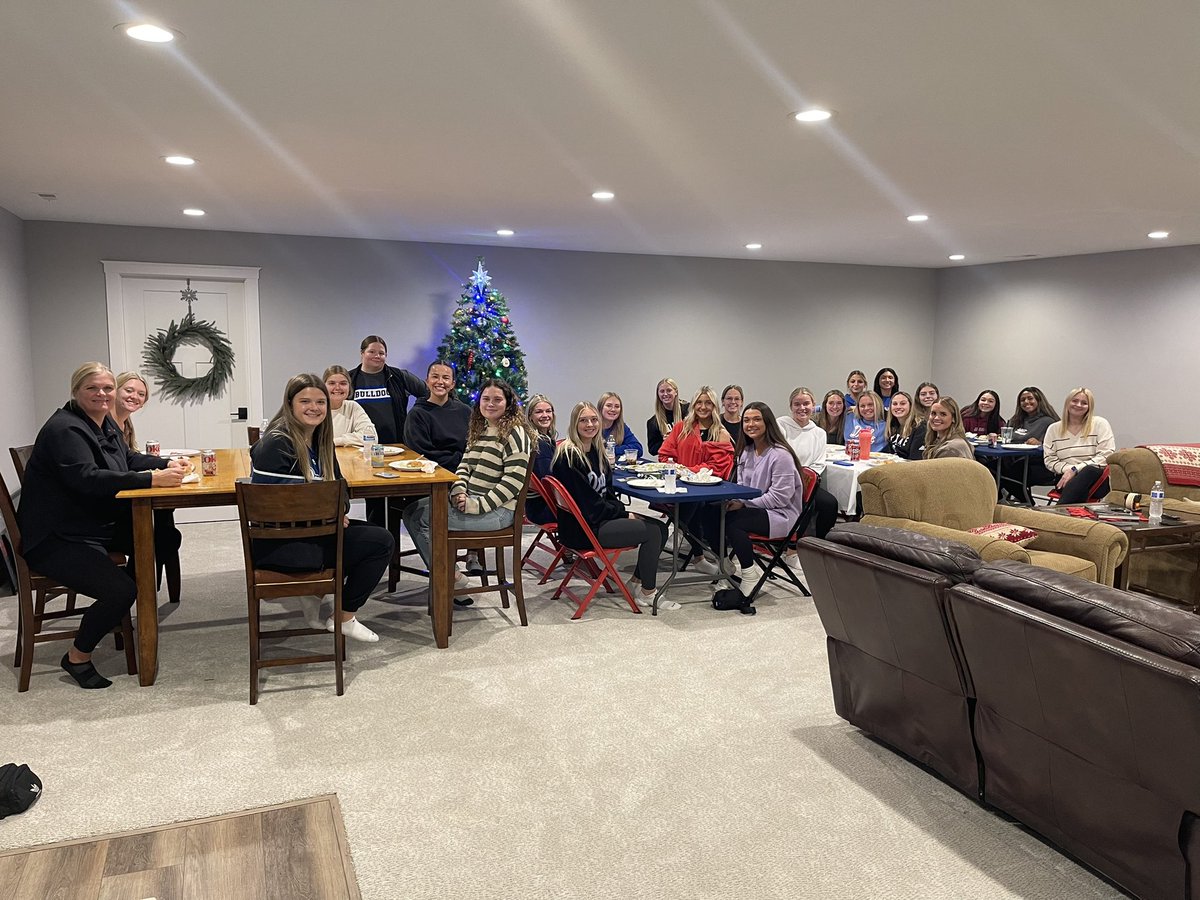 Drake Softball (@drakesoftball) on Twitter photo Thank you to the Hoekstra’s for hosting a Thanksgiving dinner for our team yesterday.  A special thanks to our other families who contributed to the meal as well! 💙🐶 Thank you to the Hoekstra’s for hosting a Thanksgiving dinner for our team yesterday.  A special thanks to our other families who contributed to the meal as well! 💙🐶