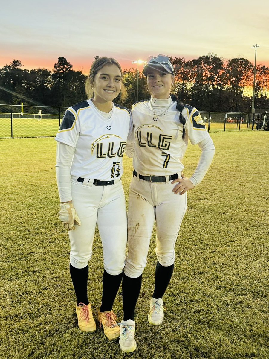 LLGPremier18U's tweet photo. Last game for these two 2025s.  They’ll be hitting the weight room before they head off to @cokersball. Good luck to you both!  We’ll miss you this summer!!! 😭😭😭 @Grace_Terry2025 @GuerryRiley @Org_LLG #getstruck⚡️ https://t.co/FKbDmMiG2n