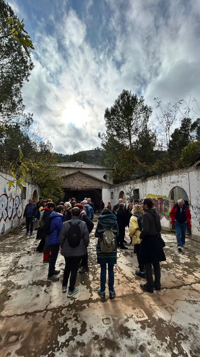 ¡Queda inaugurado este pantano!
Primera de les visites a l'embassament de Benagéber.
Moltes gràcies a totes i tots per vindre.