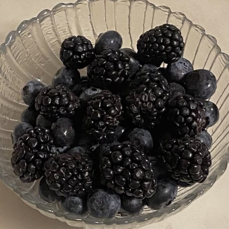 доброго вечера.
последние дни проходят кропотливо пред учебниками и тетрадями, что брать телефон в руки порой становится невозможным. надеюсь, что у вас график гибок и позволяет уделить себе время, а если нет, всегда можно совместить приятное с полезным. приглашаю на чашку кофе.